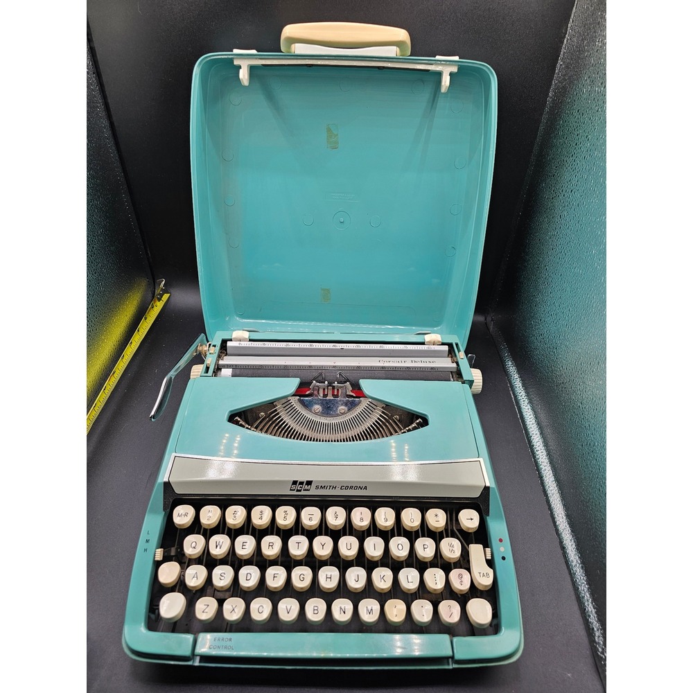 Vintage Smith-Corona Corsair Deluxe Portable Typewriter Turquoise Blue Case